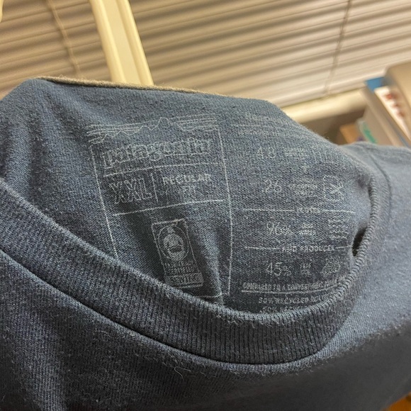 Men’s Patagonia navy blue t-shirt size xxl - Picture 4 of 4
